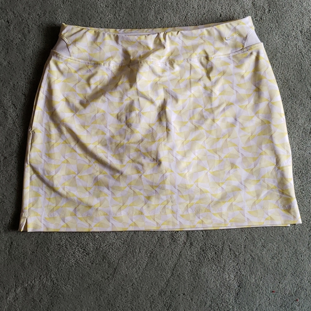 EUC Nike Golf Sz M skort